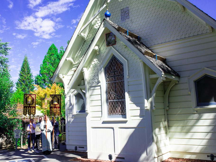 Menlo mainstay: A church and its congregation