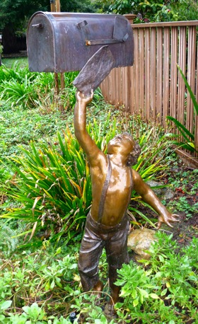 Bronze statue mailbox in Menlo Park