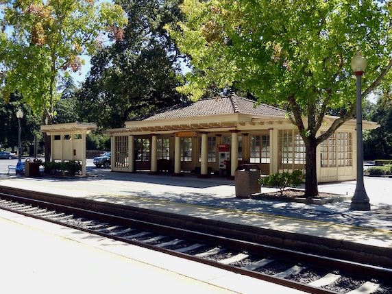 Caltrain collides with vehicle at Fair Oaks Lane in Atherton