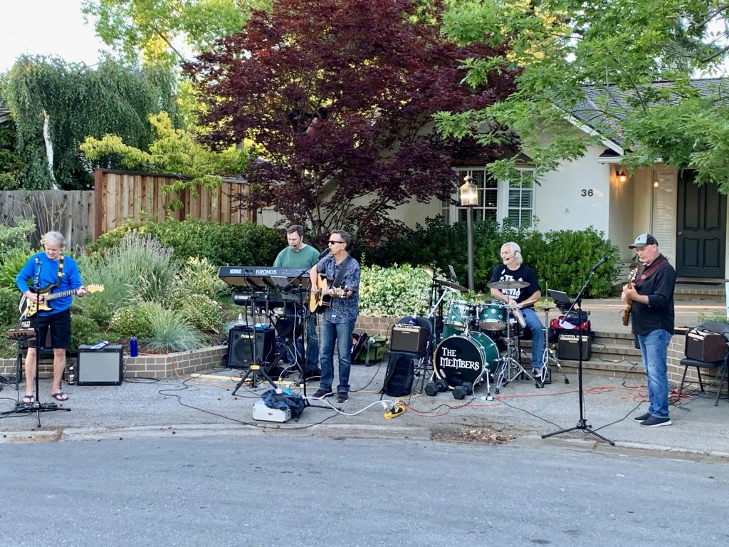 Spotted: The Members playing an almost summer street concert