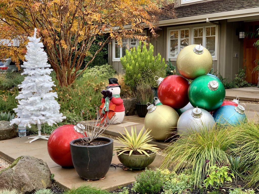 Spotted: Giant holiday ornaments on Bay Laurel