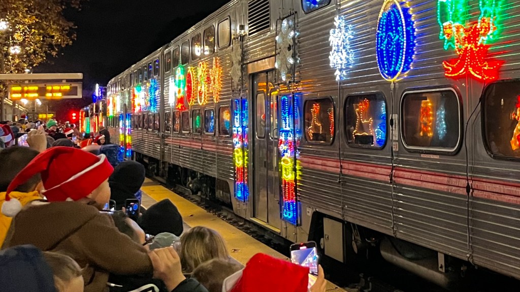 Caltrain Holiday Train makes its annual visit to Menlo Park - InMenlo