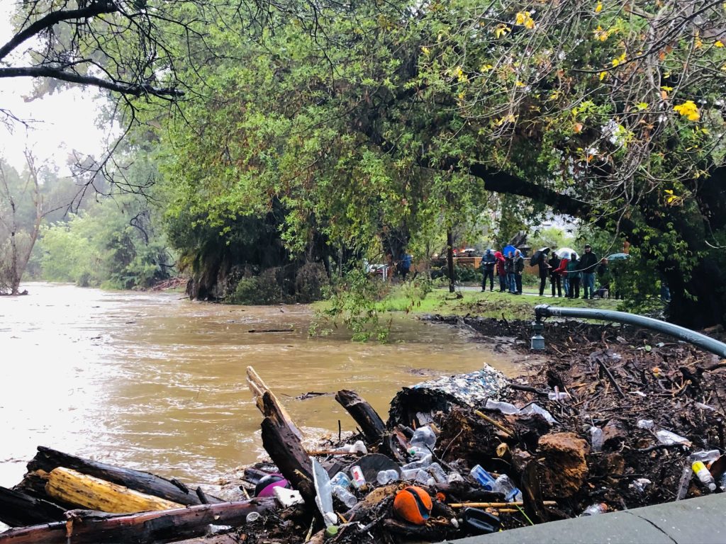 Heavy rain causing flooding in parts of Menlo Park