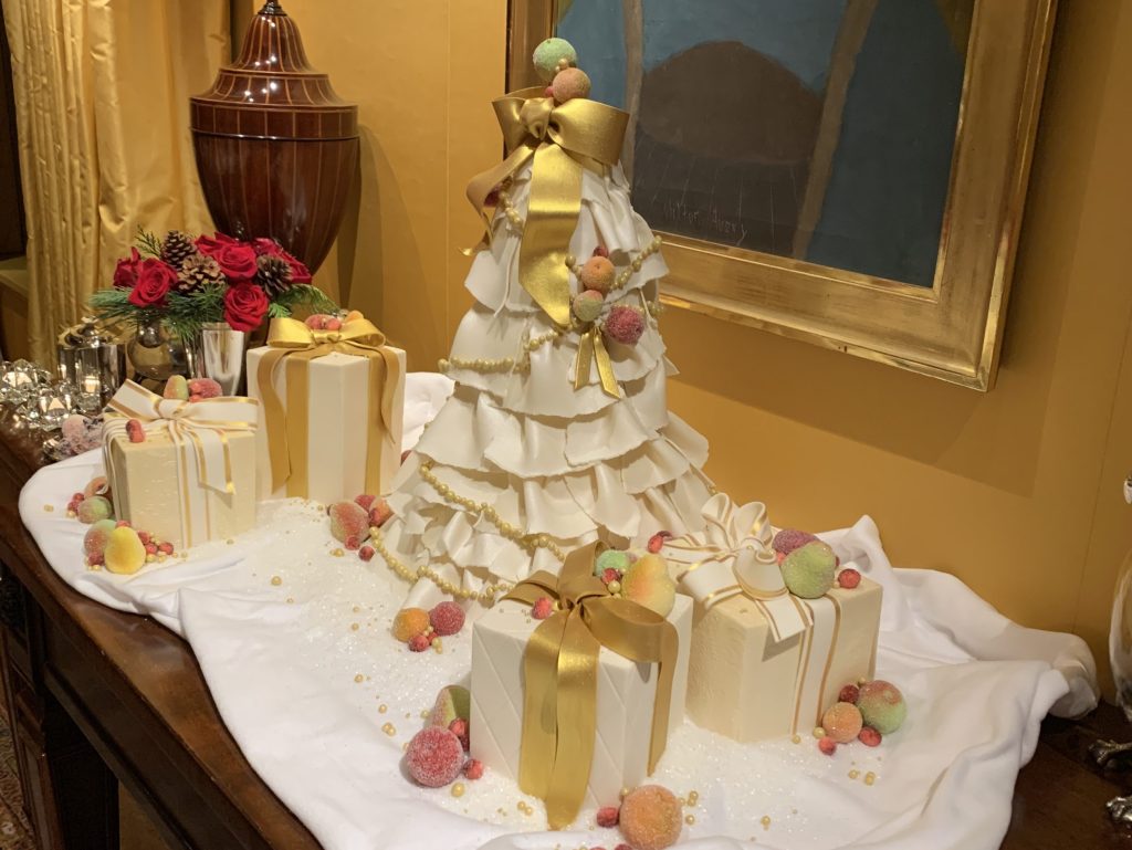 Spotted: Another majestic Studio Cake for Christmas dessert