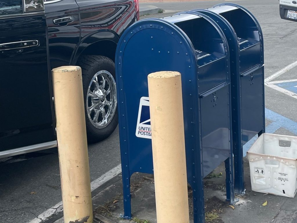 Spotted: Wrong way post office boxes