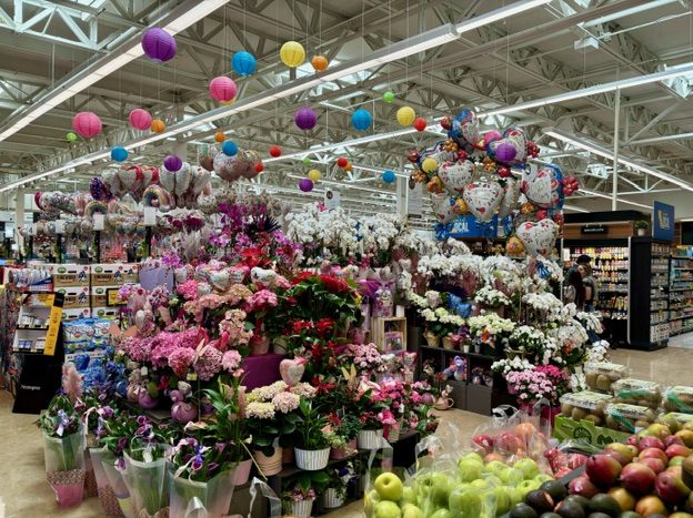 Spotted: Lots of Mother’s Day flowers and balloons