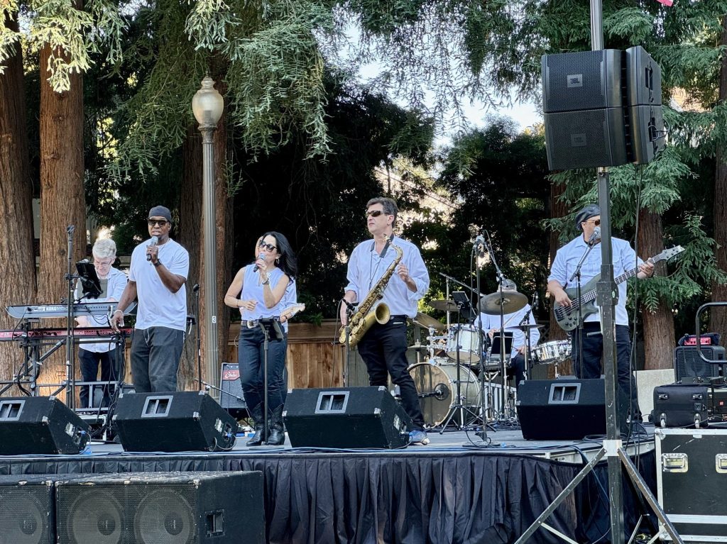 Spotted: Busta Groove! rockin’ Fremont Park