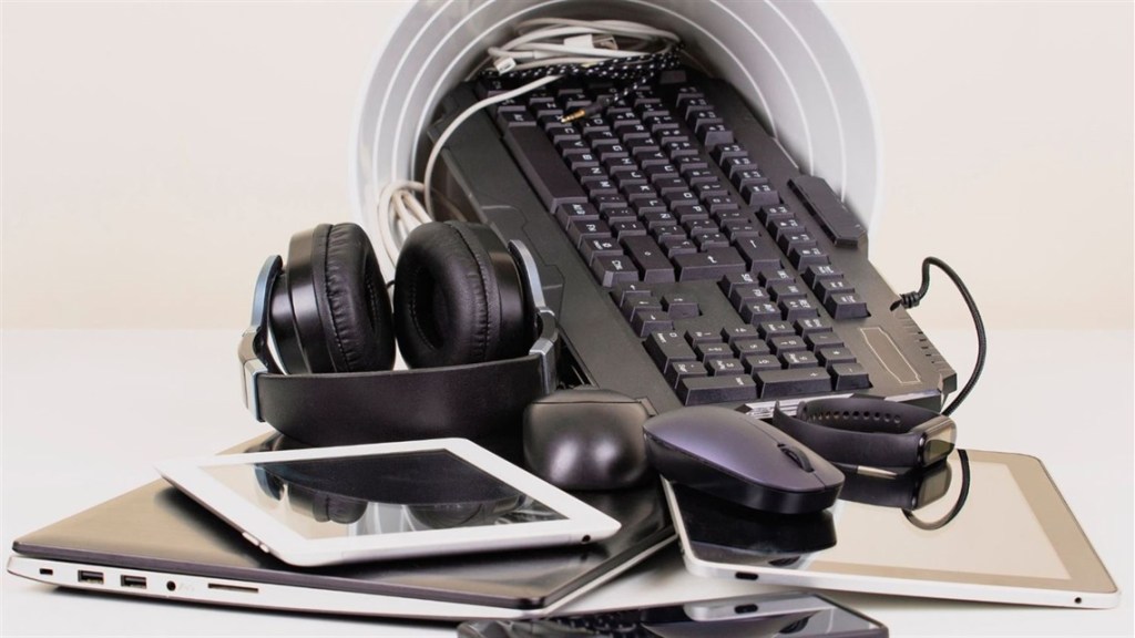 Electronic waste collection event in Menlo Park on September 7