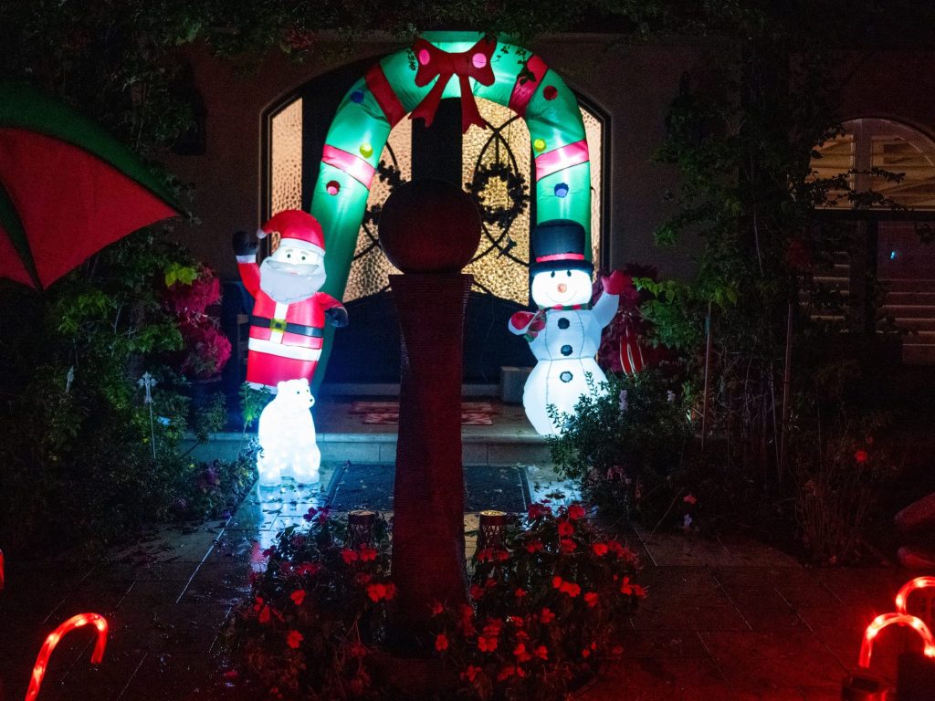 Spotted: Holiday cheer throughout Menlo Park