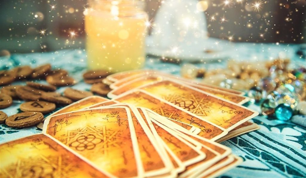 Enjoy tea and tarot card reading at Menlo Park Library on August 16