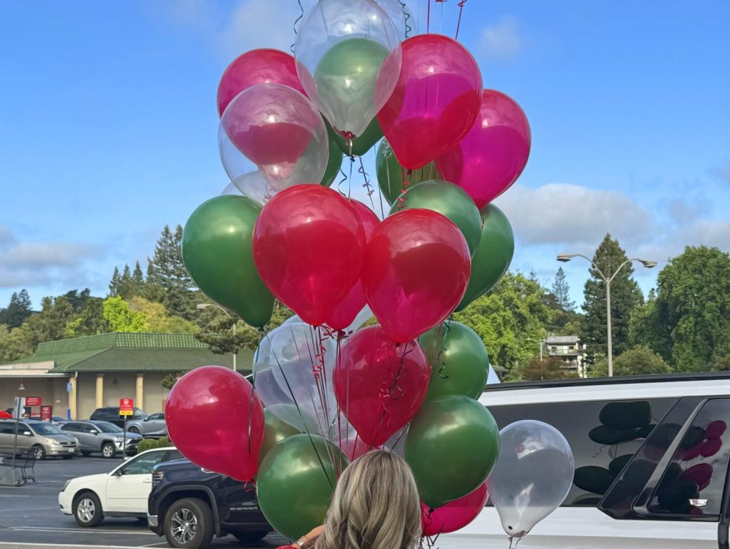 Spotted: Big handful of balloons at Sharon Heights Shopping Center