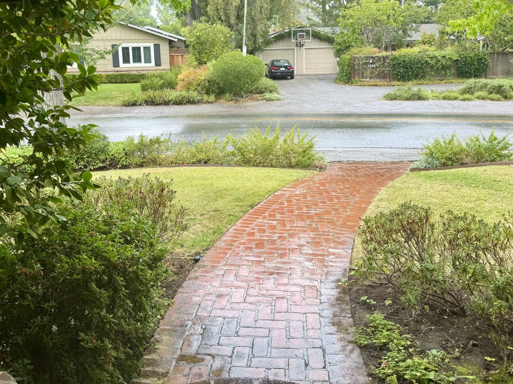 Rain falls in Menlo Park – the first in months
