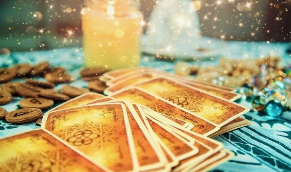 Come to the Menlo Park Library for tea and tarot on June 21