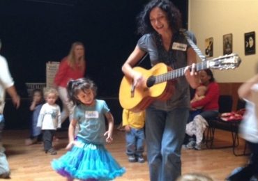 On July 23, join Rockin’ Kids Sing-Along outside at the Menlo Park Library