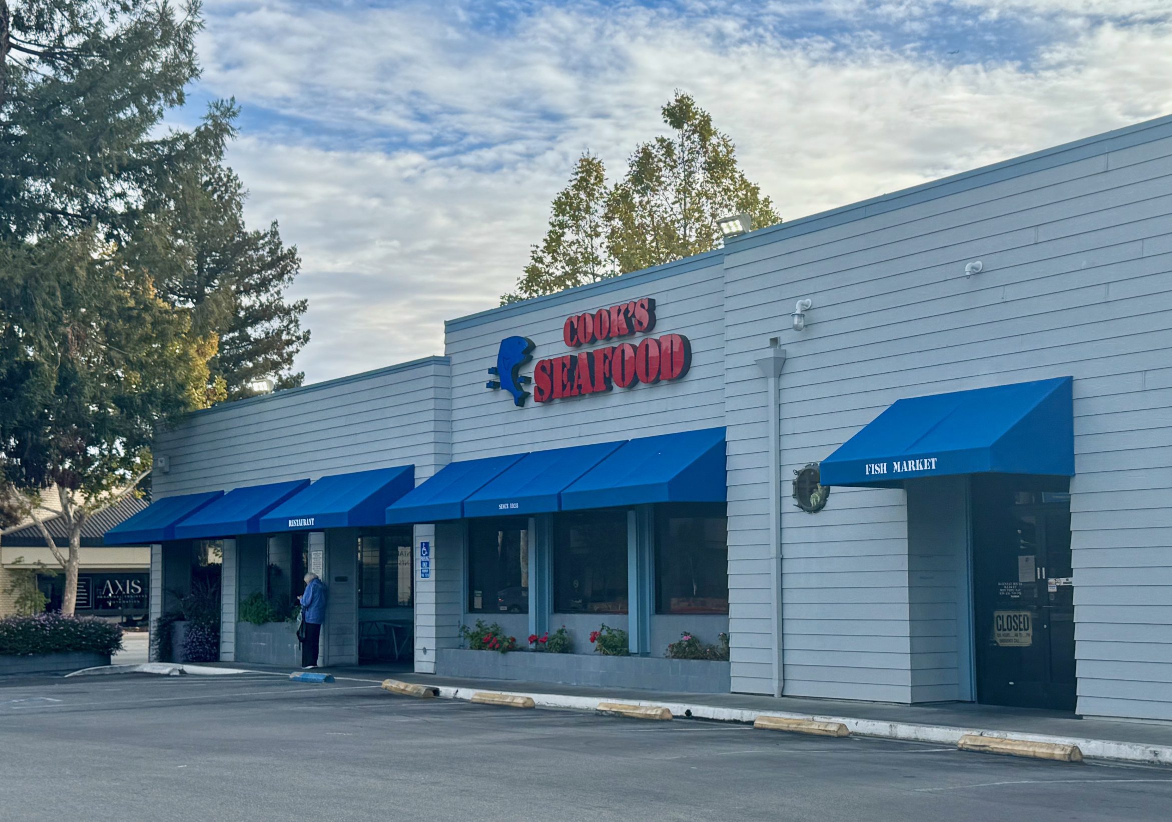 Cook’s Seafood appears to have permanently closed